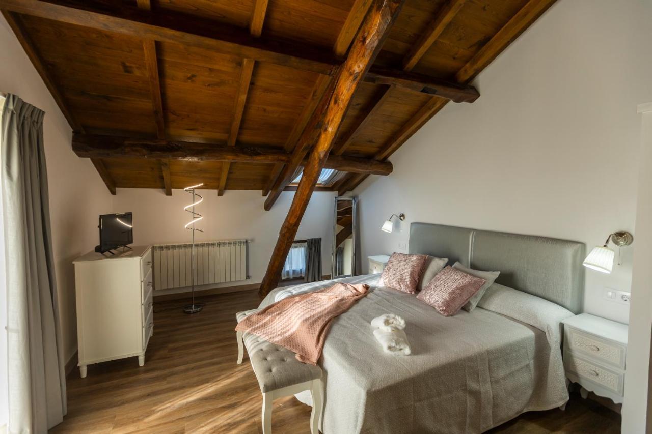 Apartamentos Casona Del Campo Навія Екстер'єр фото
